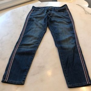 DL1961 Azalea relaxed skinny jean/side stripe. 27